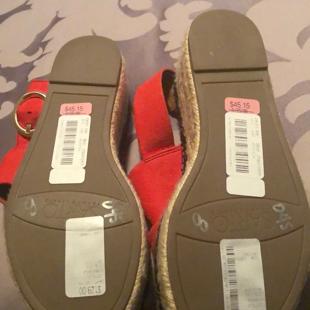 Shoes/Sandals - Picture 3 of 3